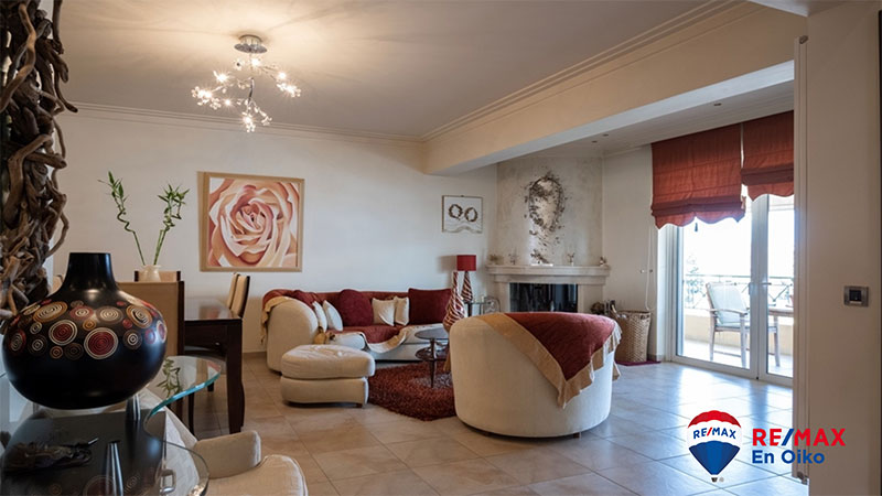 REMAX EN OIKO: Φωτογραφίες & Βίντεο