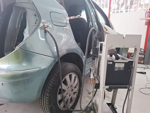 REVIVE AUTO BODY WORK SHOP: Φωτογραφίες & Βίντεο