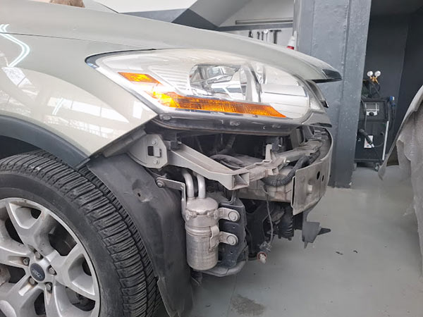 REVIVE AUTO BODY WORK SHOP: Φωτογραφίες & Βίντεο