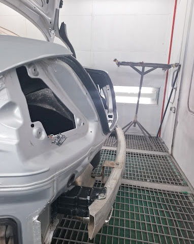 REVIVE AUTO BODY WORK SHOP: Φωτογραφίες & Βίντεο
