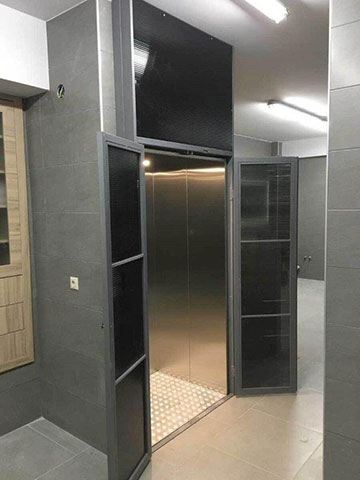 ROUTSAS LIFTS: Φωτογραφίες & Βίντεο
