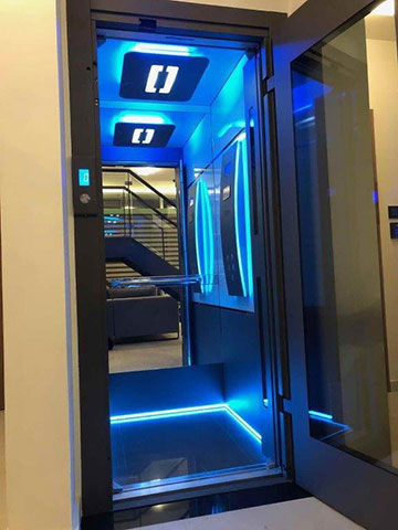 ROUTSAS LIFTS: Φωτογραφίες & Βίντεο