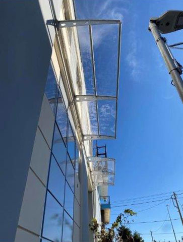 Κατασκευή και τοποθέτηση μεταλλικών στεγάστρων τύπου Φίντερ Τολ