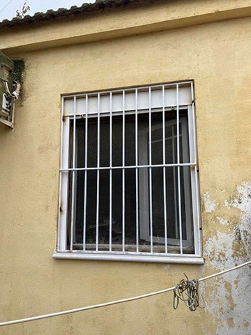 Κατασκευή και τοποθέτηση καγκέλων προστατευτικών παραθύρων από μασίφ σίδερο