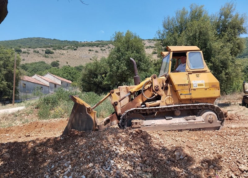 SARRAS CHOMATOURGIKA: Φωτογραφίες & Βίντεο