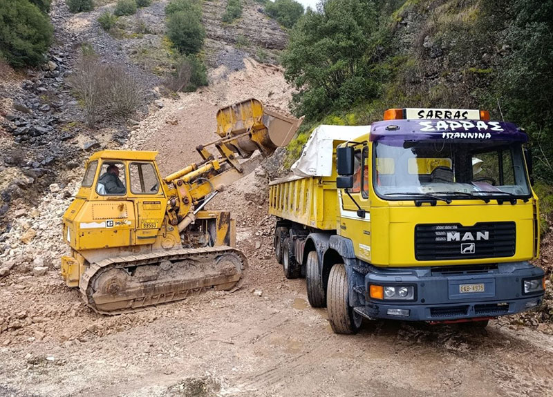 SARRAS CHOMATOURGIKA: Φωτογραφίες & Βίντεο