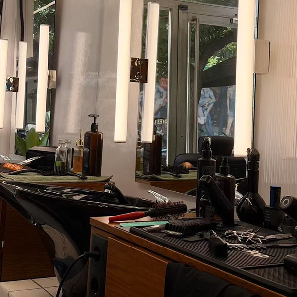 SENIE BARBERSHOP: Φωτογραφίες & Βίντεο