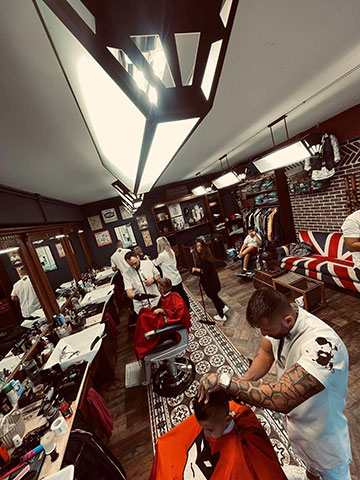 SHARPS BARBERSHOP: Φωτογραφίες & Βίντεο