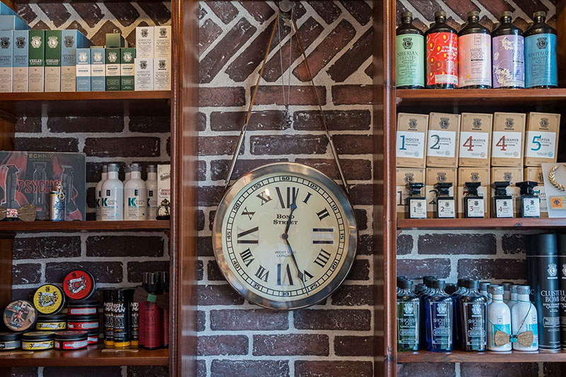 SHARPS BARBERSHOP: Φωτογραφίες & Βίντεο