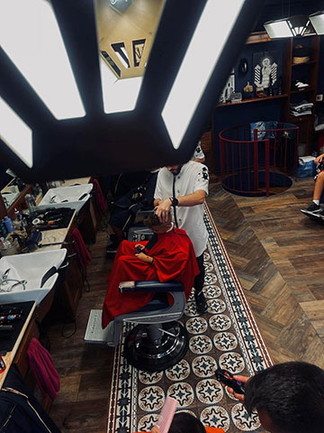 SHARPS BARBERSHOP: Φωτογραφίες & Βίντεο