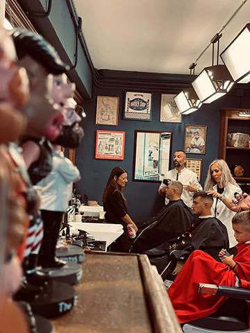 SHARPS BARBERSHOP: Φωτογραφίες & Βίντεο