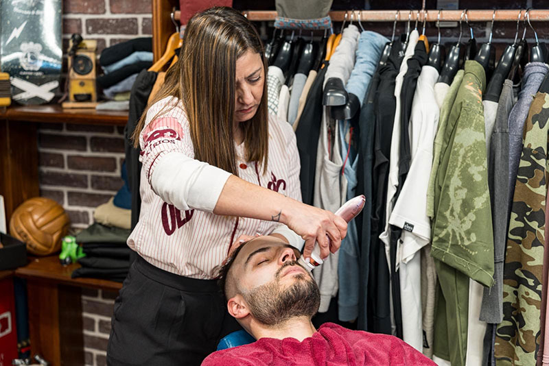 SHARPS BARBERSHOP: Φωτογραφίες & Βίντεο