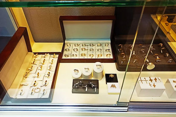 SINOS JEWELRY: Φωτογραφίες & Βίντεο