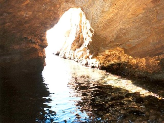 Filoctetes cave