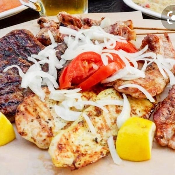 TA SOUVLAKIA TOU BEKA: Φωτογραφίες & Βίντεο