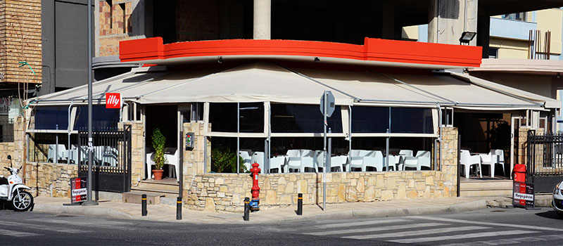 Combination of systems, for a full coverage and protection against the sun, water and wind