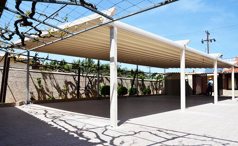 Shading for the outdoor patio of a hotel & restaurant, with installation of electrically powered sliding awning-pergola