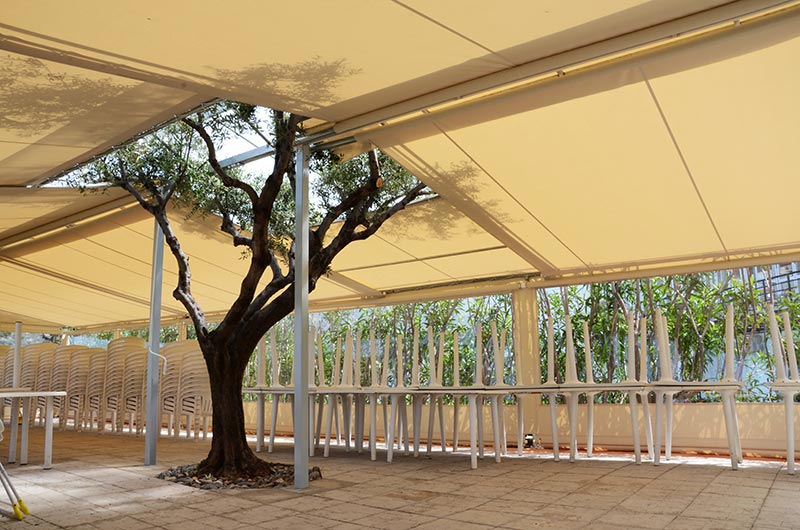 Special shelter structure with a combination of systems on a tubular beam frame