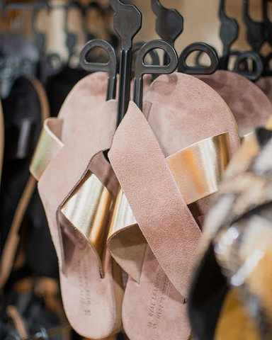 THE SANDAL'S SHOP OF PATRAS - ΑΛΕΞΟΠΟΥΛΟΣ ΜΑΡΙΟΣ: Φωτογραφίες & Βίντεο