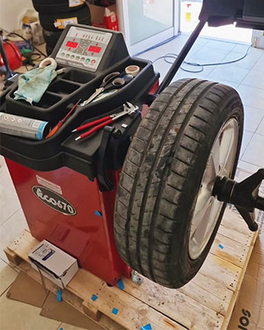 THE TYRE EXPERT - ΚΑΡΑΟΓΛΑΝΗΣ ΠΕΡΙΚΛΗΣ: Φωτογραφίες & Βίντεο