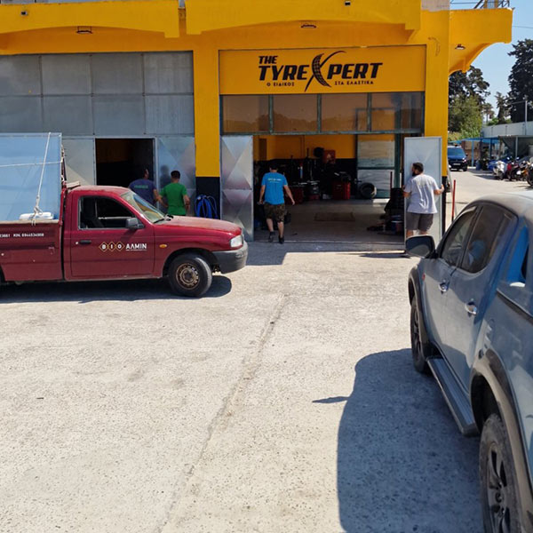 THE TYRE EXPERT - ΚΑΡΑΟΓΛΑΝΗΣ ΠΕΡΙΚΛΗΣ: Φωτογραφίες & Βίντεο