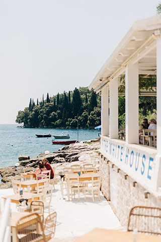 THE WHITE HOUSE - THE DURRELLS: Φωτογραφίες & Βίντεο
