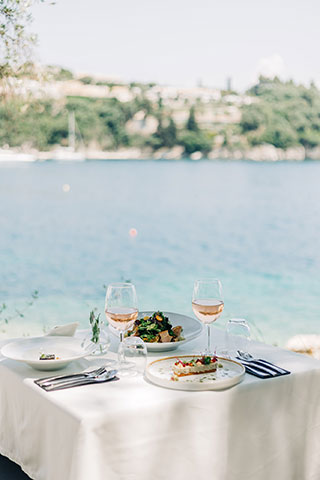 THE WHITE HOUSE - THE DURRELLS: Φωτογραφίες & Βίντεο