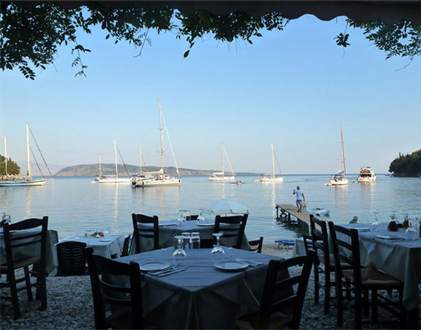 THOMAS'S PLACE TRADITIONAL BEACHSIDE TAVERNA: Φωτογραφίες & Βίντεο