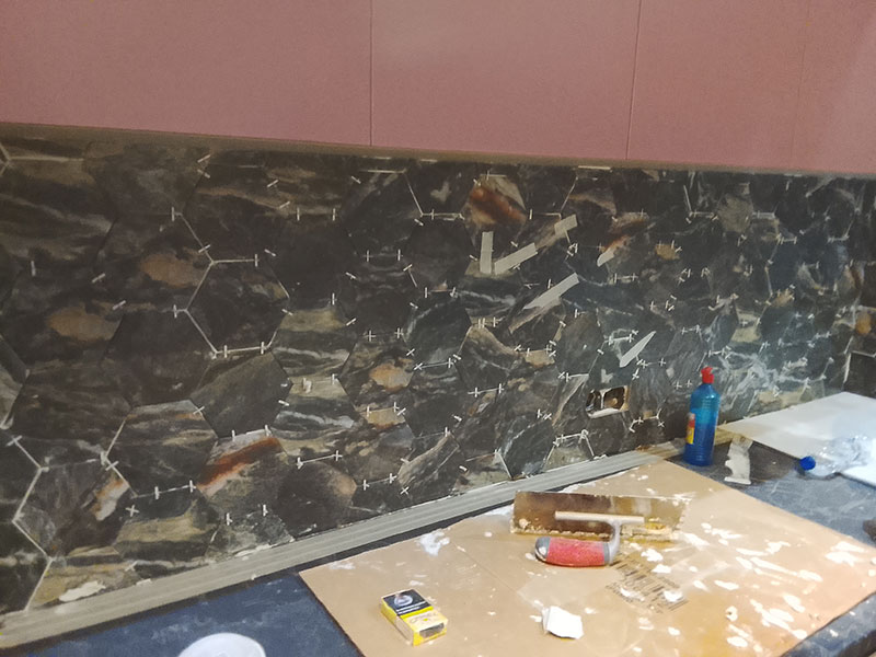 TILES A MARBLE - ΜΠΟΛΑΝΟ: Φωτογραφίες & Βίντεο