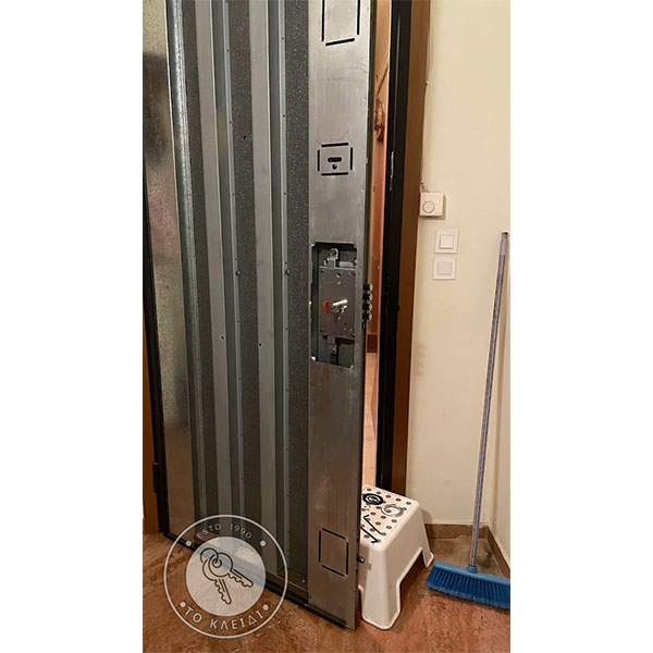 ΤΟ ΚΛΕΙΔΙ - ΣΧΟΙΝΑΣ ΝΙΚΟΣ: Φωτογραφίες & Βίντεο