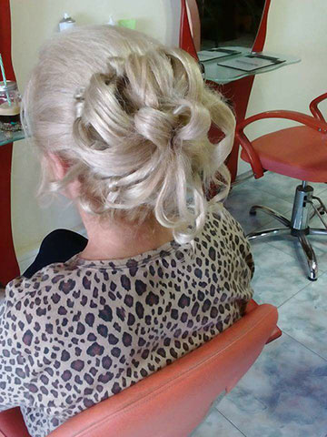 TRESS SALON BY AGAPI: Φωτογραφίες & Βίντεο