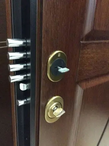 TSIOUKIS LOCKS: Φωτογραφίες & Βίντεο
