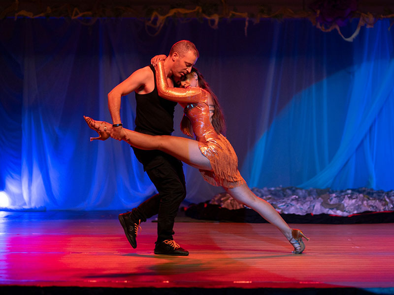 UPPER DANCE STUDIO: Φωτογραφίες & Βίντεο