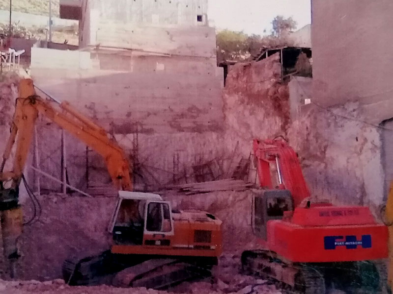 VARLAS KOSMAS & YIOS O.E.: Φωτογραφίες & Βίντεο