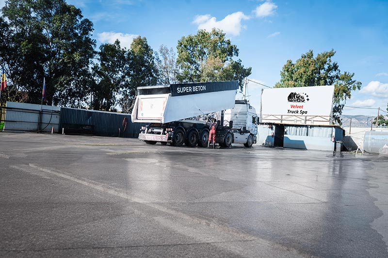 VELVET TRUCK SPA: Φωτογραφίες & Βίντεο