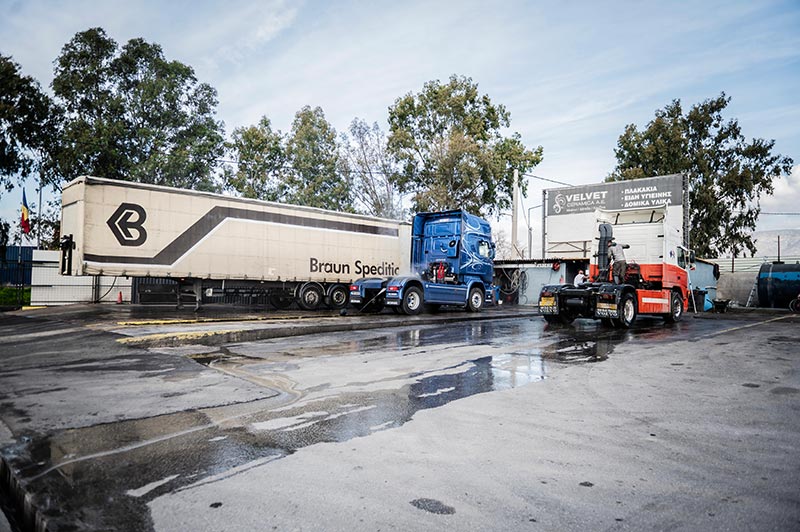VELVET TRUCK SPA: Φωτογραφίες & Βίντεο