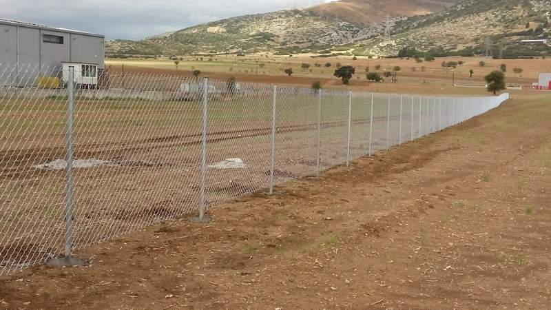 Περίφραξη αγροτεμαχίου με σωλήνα Φ42' και συρματόπλεγμα 2.2cm πάχος