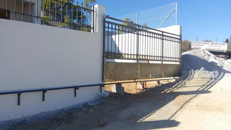 Πόρτα συρόμενη σπιτιού
