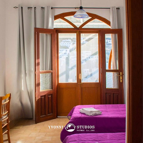 YVONNI STUDIOS: Φωτογραφίες & Βίντεο
